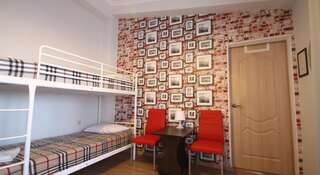 Гостиница Хостел Very Hostel Adler Адлер Кровать в общем четырехместном номере для мужчин-1